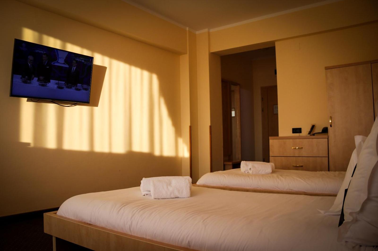 Hotel Clipa Drobeta Turnu Severin Dış mekan fotoğraf