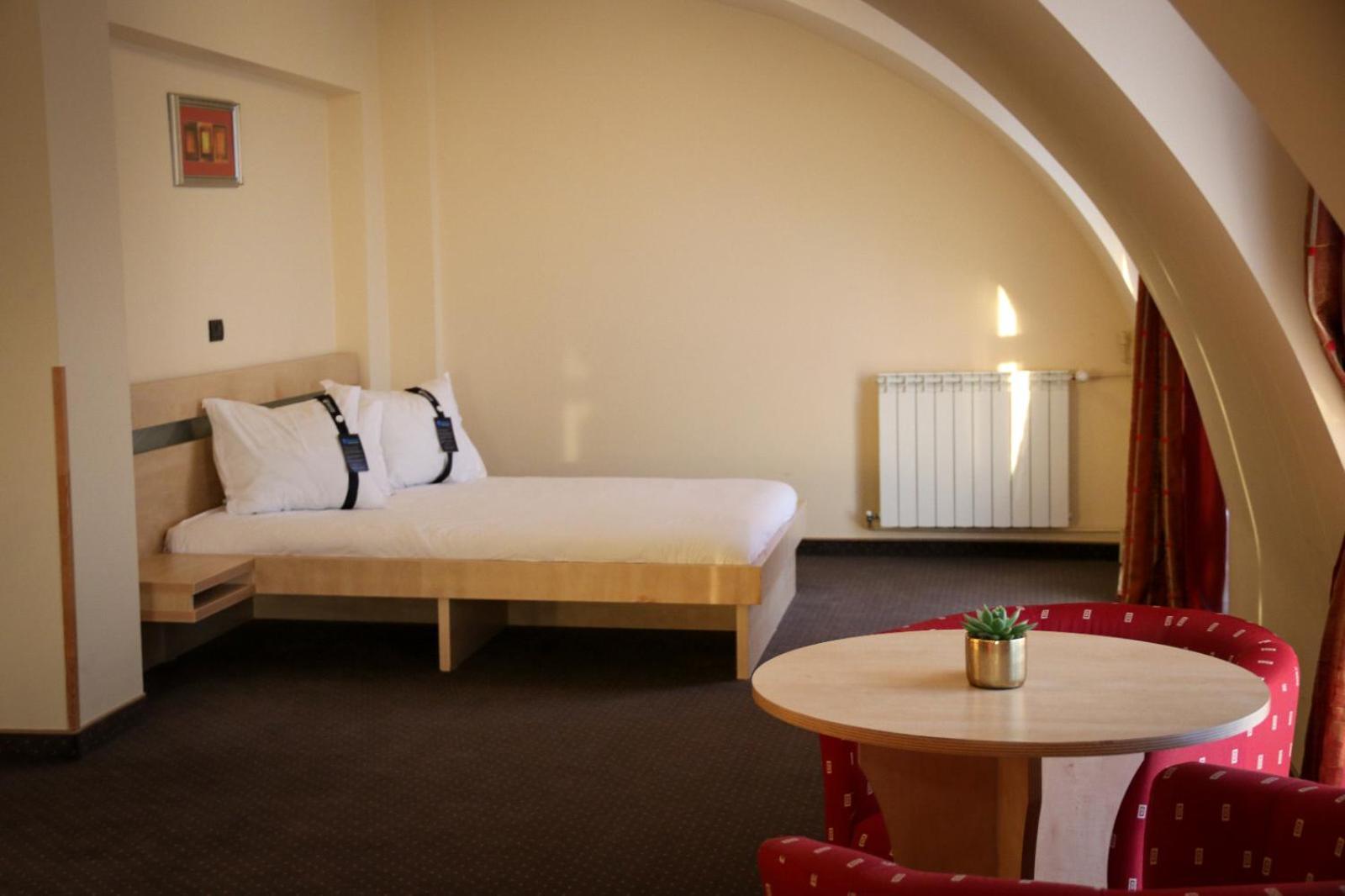 Hotel Clipa Drobeta Turnu Severin Dış mekan fotoğraf